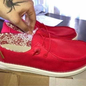 Rare Wendy Red Hey Dudes 11